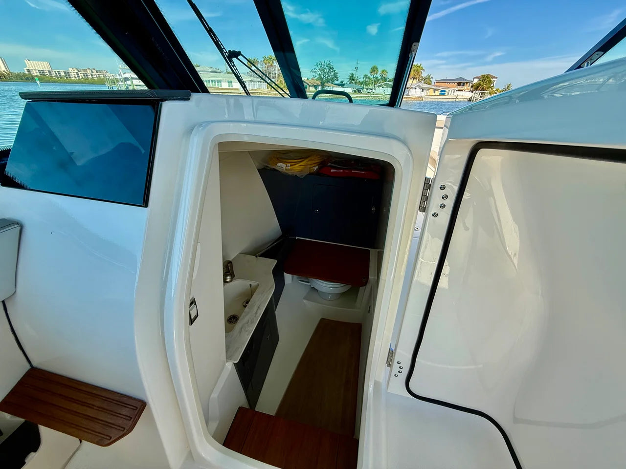 2026 Boston Whaler 330 Vantage 33.0 feet, Clearwater, Florida #56