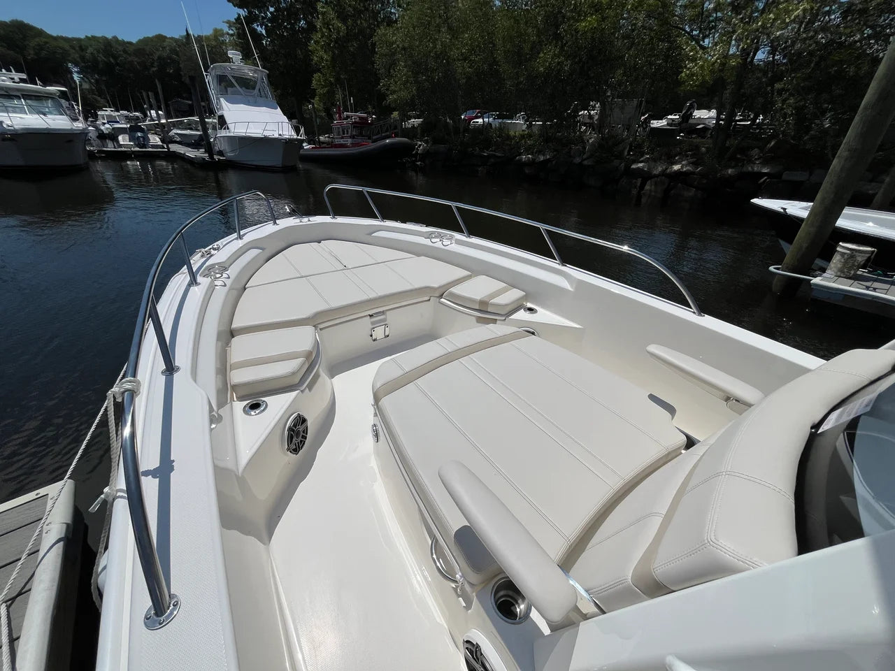 2026 Boston Whaler 250 Dauntless 25.0 feet, Clearwater, Florida #21