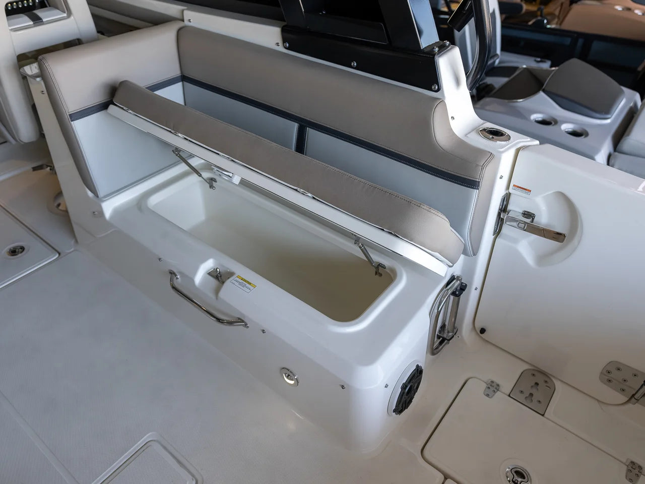2026 Boston Whaler 330 Vantage 33.0 feet, Clearwater, Florida #59
