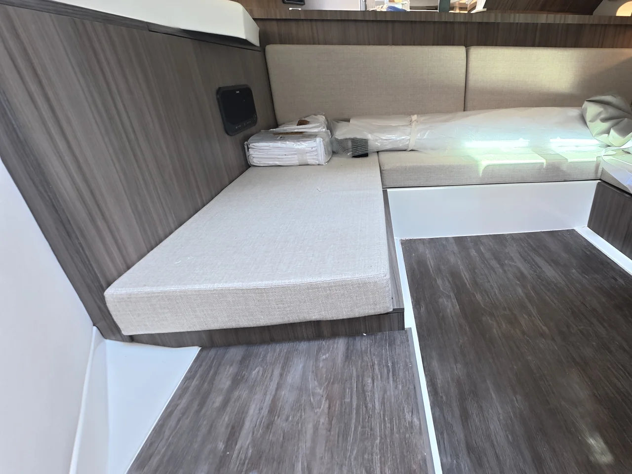 2026 Sea Ray Sundancer 370 Outboard 37.0 feet, Clearwater, Florida #25