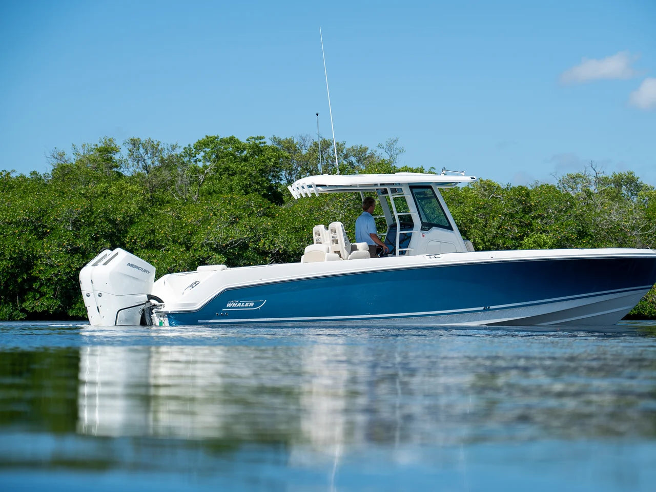 2026 Boston Whaler 330 Outrage 33.0 feet, Clearwater, Florida #4