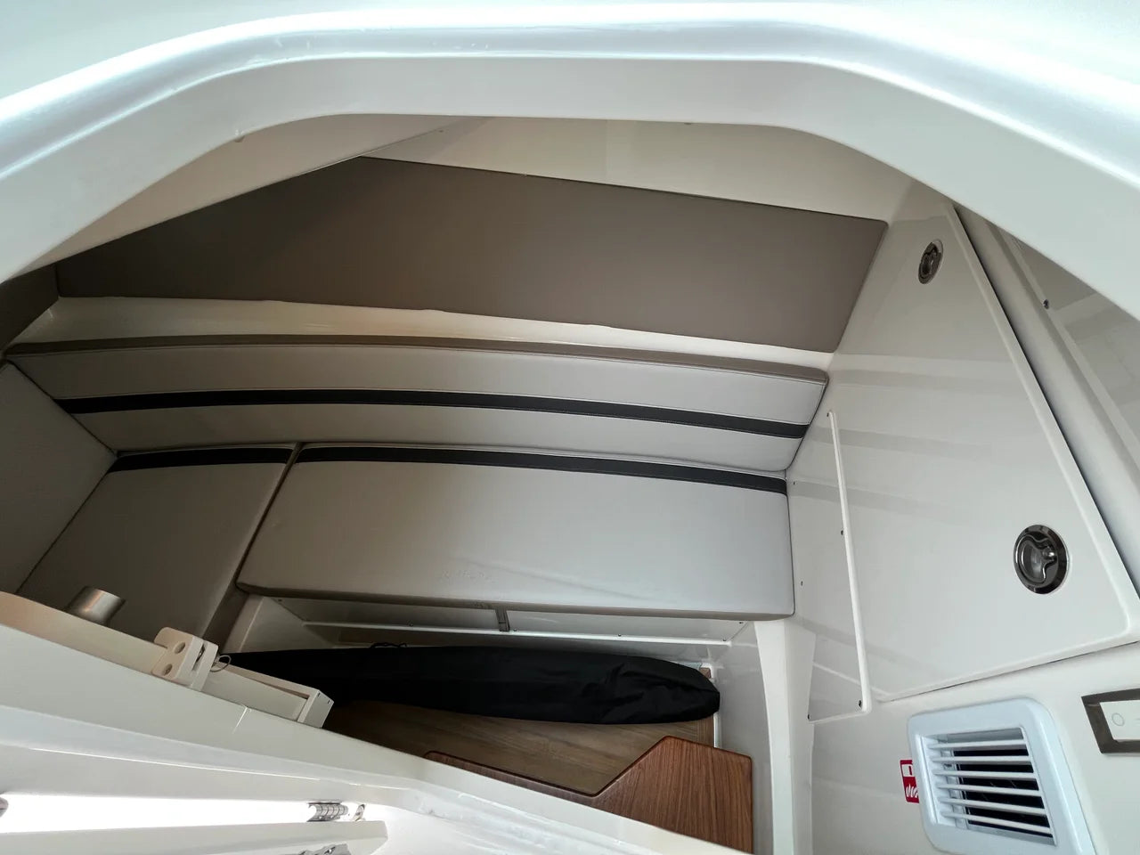 2026 Boston Whaler 330 Vantage 33.0 feet, Clearwater, Florida #37