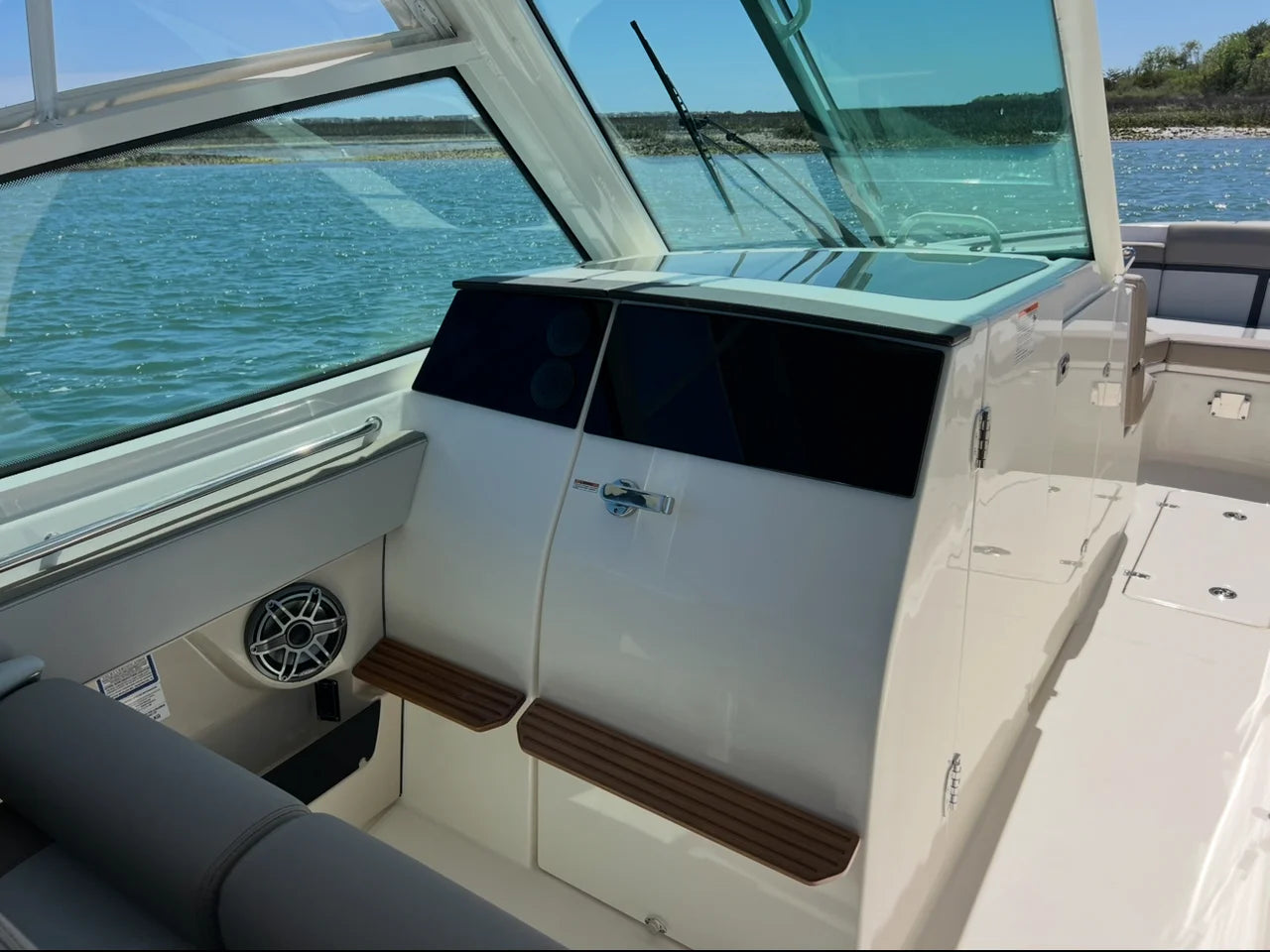 2026 Boston Whaler 330 Vantage 33.0 feet, Clearwater, Florida #18