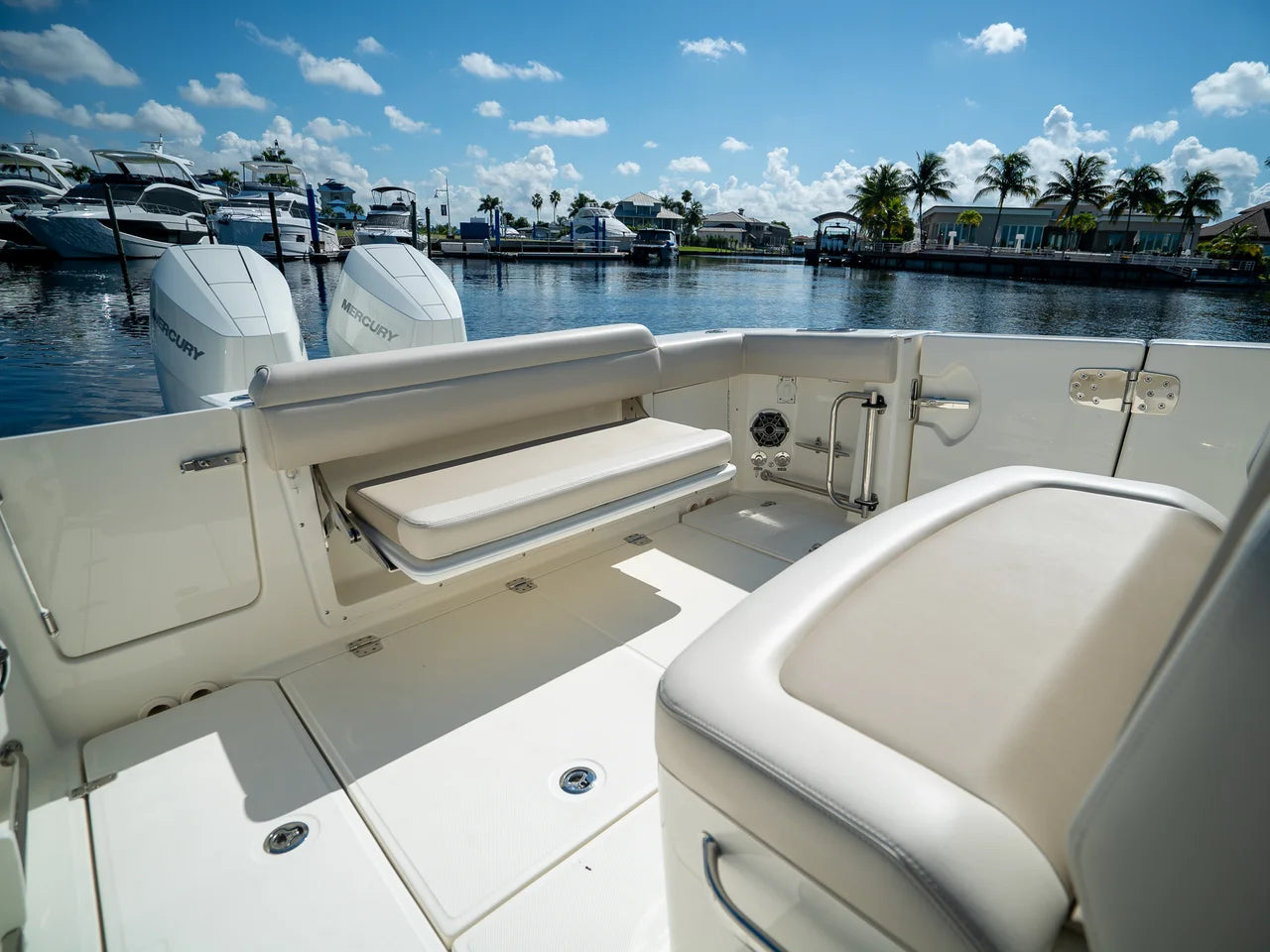 2026 Boston Whaler 330 Outrage 33.0 feet, Clearwater, Florida #9