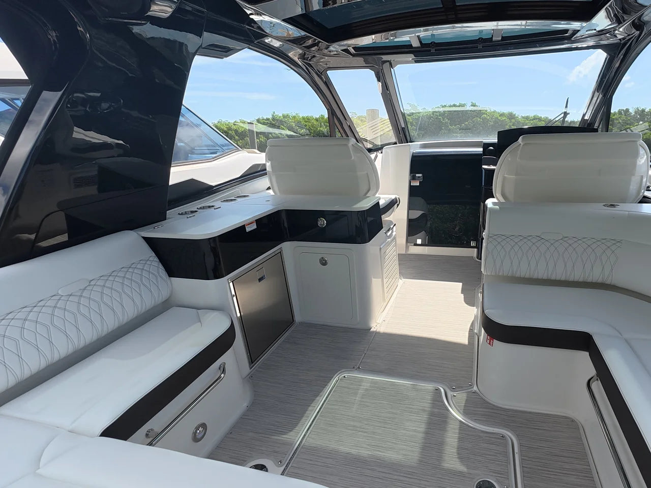 2026 Sea Ray Sundancer 370 Outboard 37.0 feet, Clearwater, Florida #7
