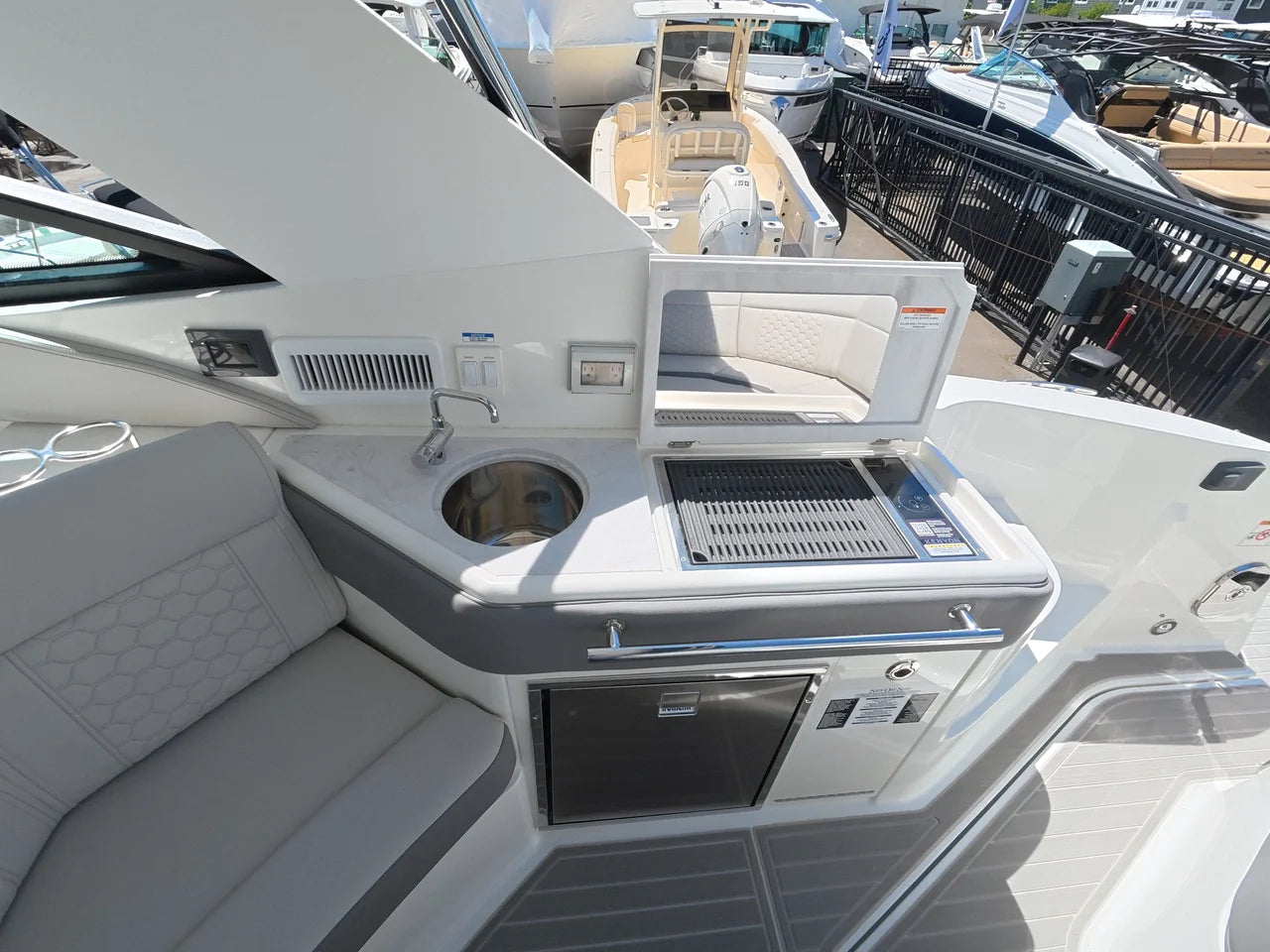 2026 Sea Ray Sundancer 320 Outboard 32.0 feet, Clearwater, Florida #13