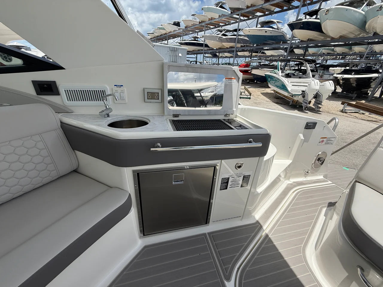 2026 Sea Ray Sundancer 320 Outboard 32.0 feet, Clearwater, Florida #37