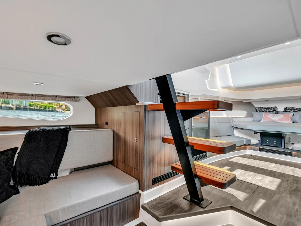 2026 Sea Ray Sundancer 370 Outboard 37.0 feet, Clearwater, Florida #36