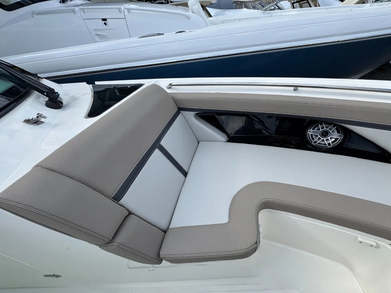 2026 Boston Whaler 330 Vantage 33.0 feet, Clearwater, Florida #23