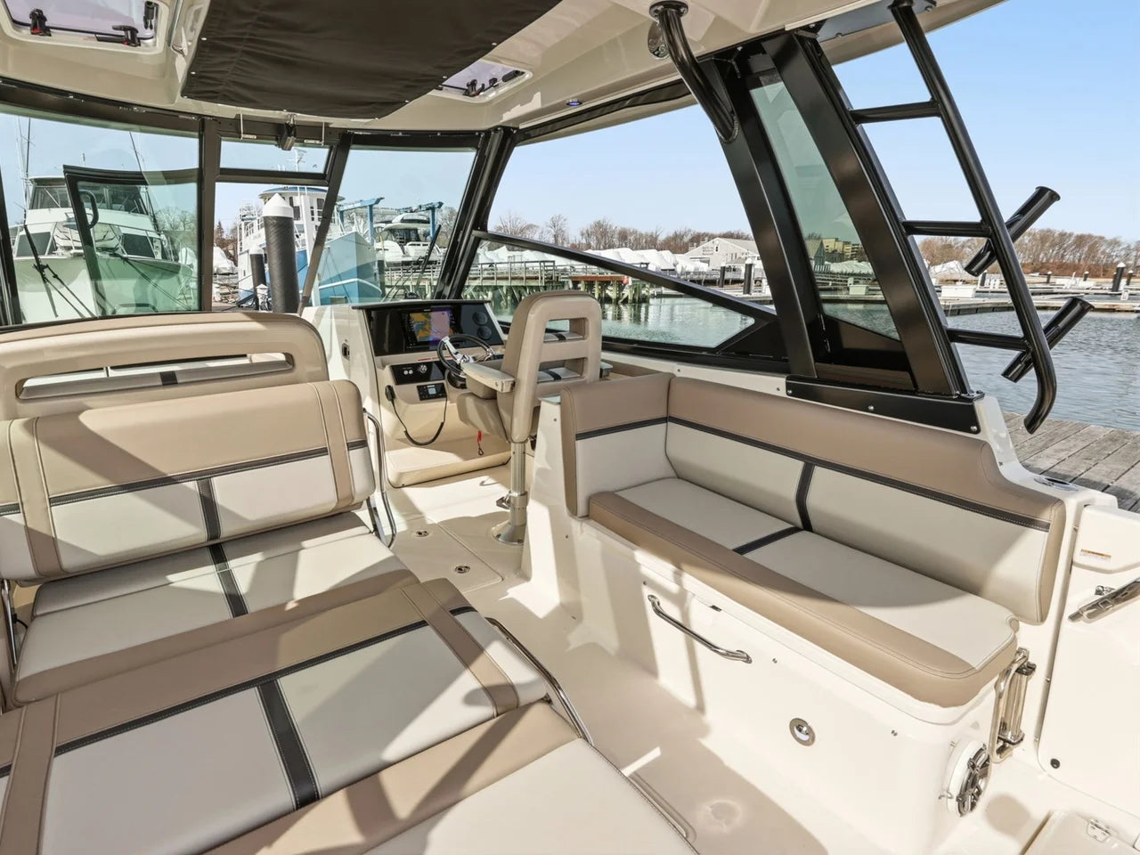2026 Boston Whaler 330 Vantage 33.0 feet, Clearwater, Florida #11