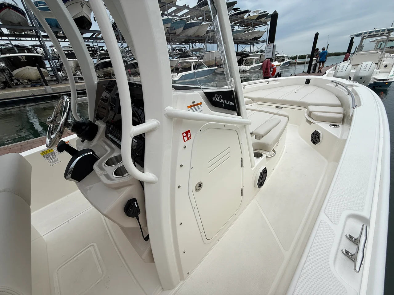 2026 Boston Whaler 250 Dauntless 25.0 feet, Clearwater, Florida #11