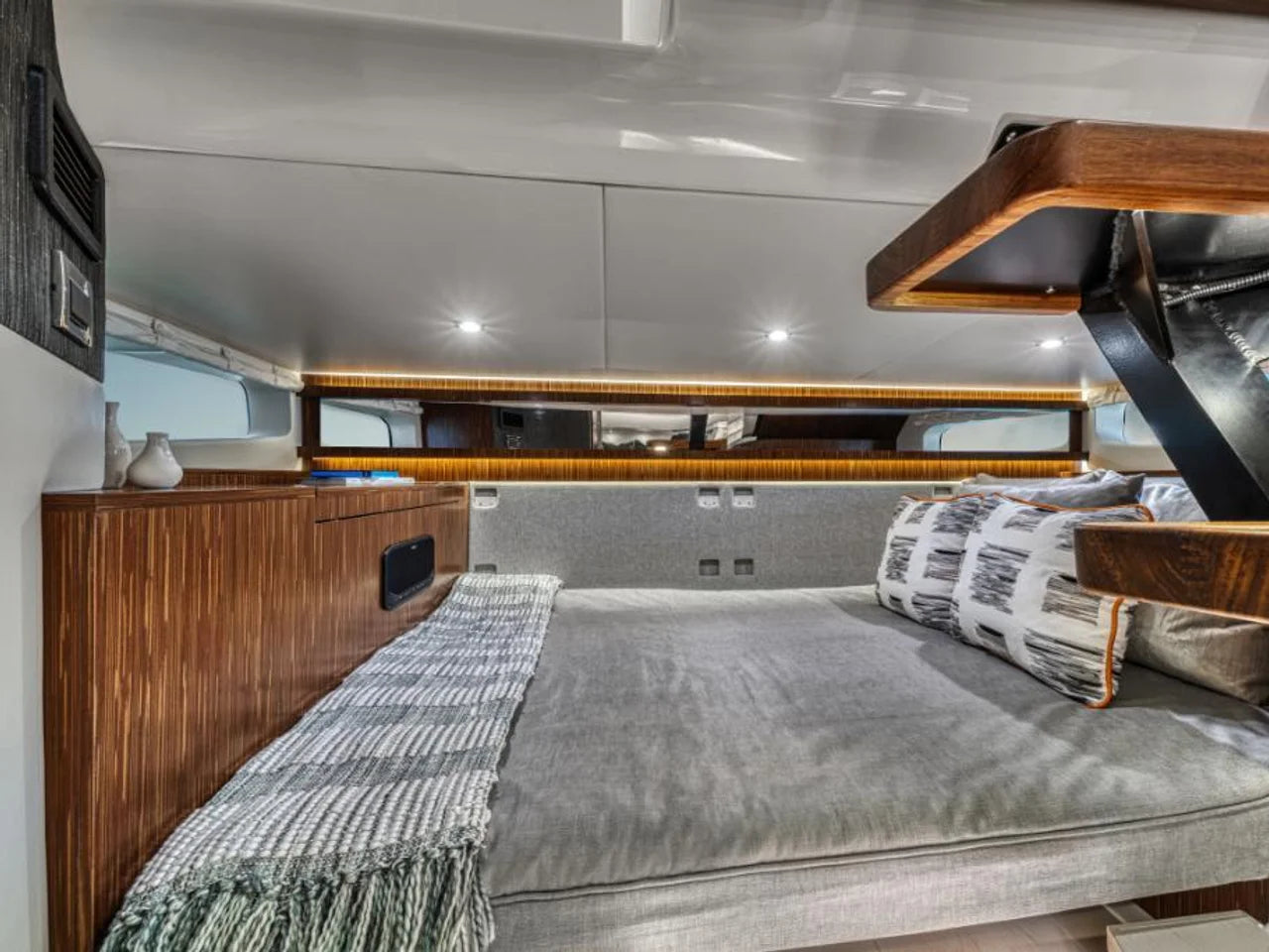 2026 Sea Ray Sundancer 370 Outboard 37.0 feet, Clearwater, Florida #36