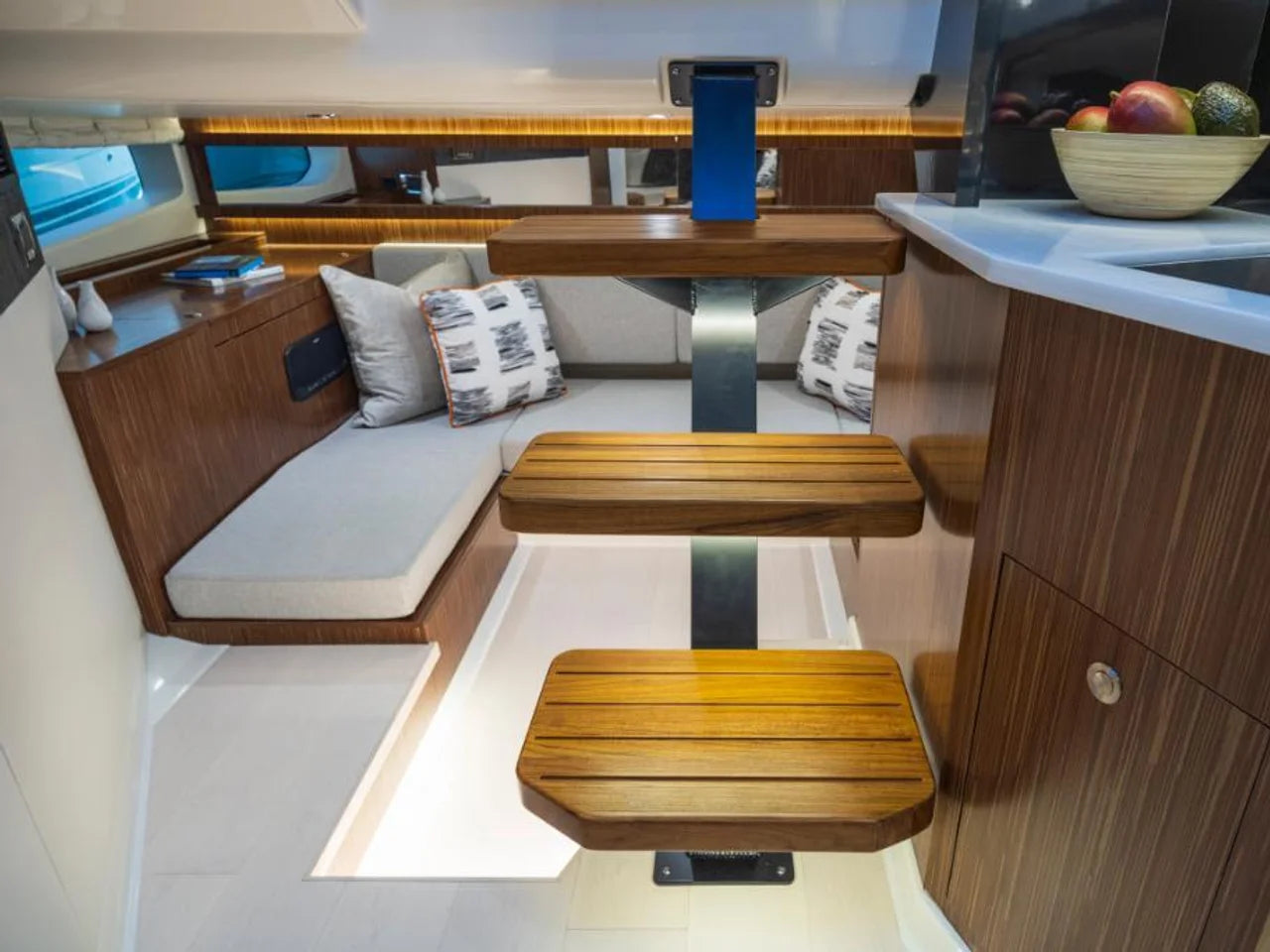 2026 Sea Ray Sundancer 370 Outboard 37.0 feet, Clearwater, Florida #29