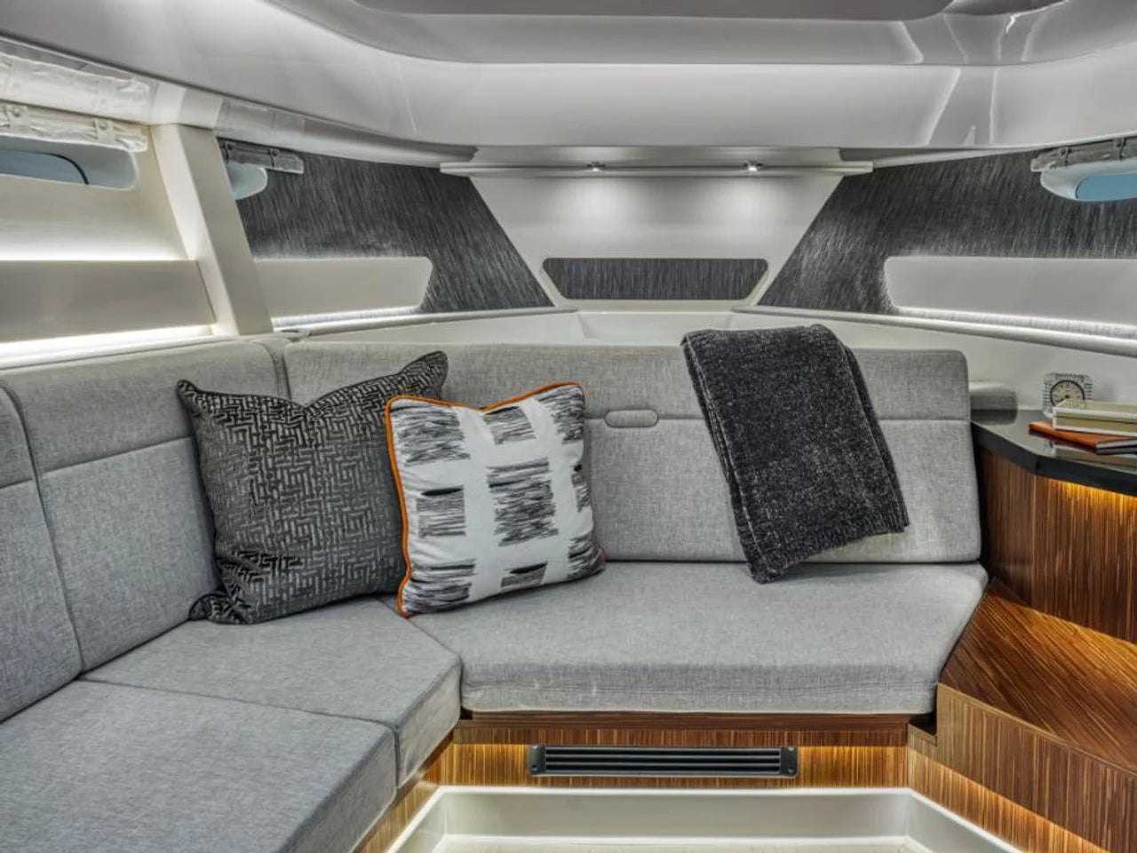 2026 Sea Ray Sundancer 370 Outboard 37.0 feet, Clearwater, Florida #34