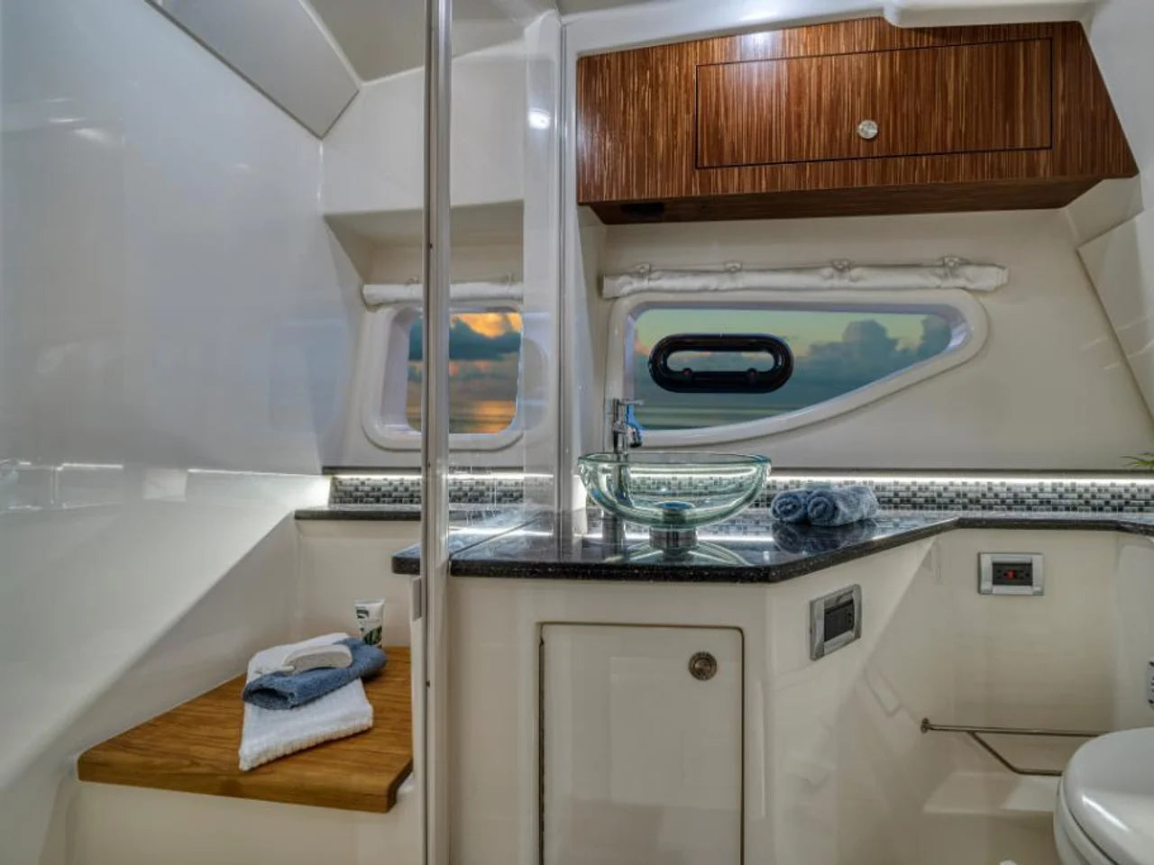 2026 Sea Ray Sundancer 370 Outboard 37.0 feet, Clearwater, Florida #38