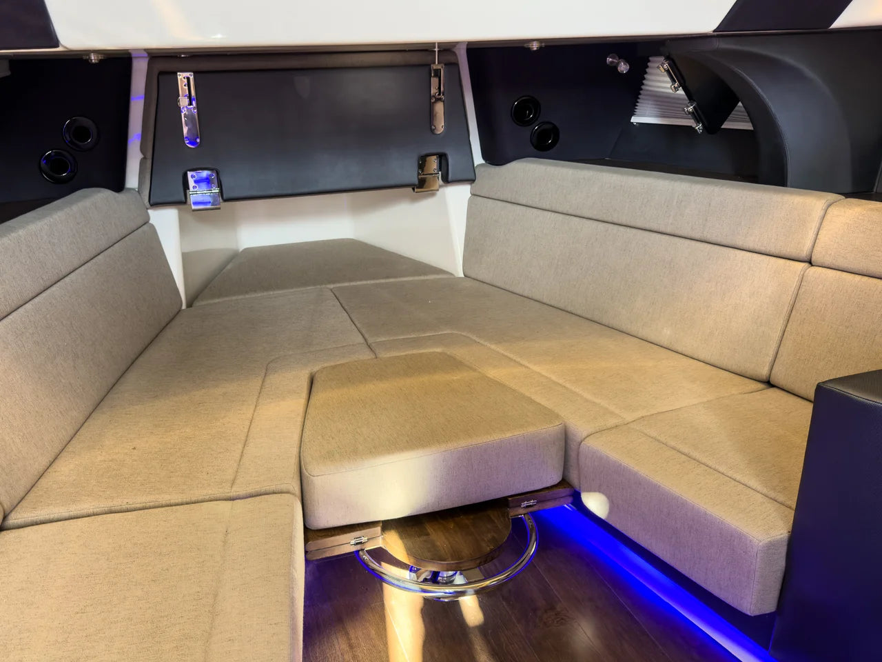 2026 Boston Whaler 420 Outrage 42.0 feet, Clearwater, Florida #24