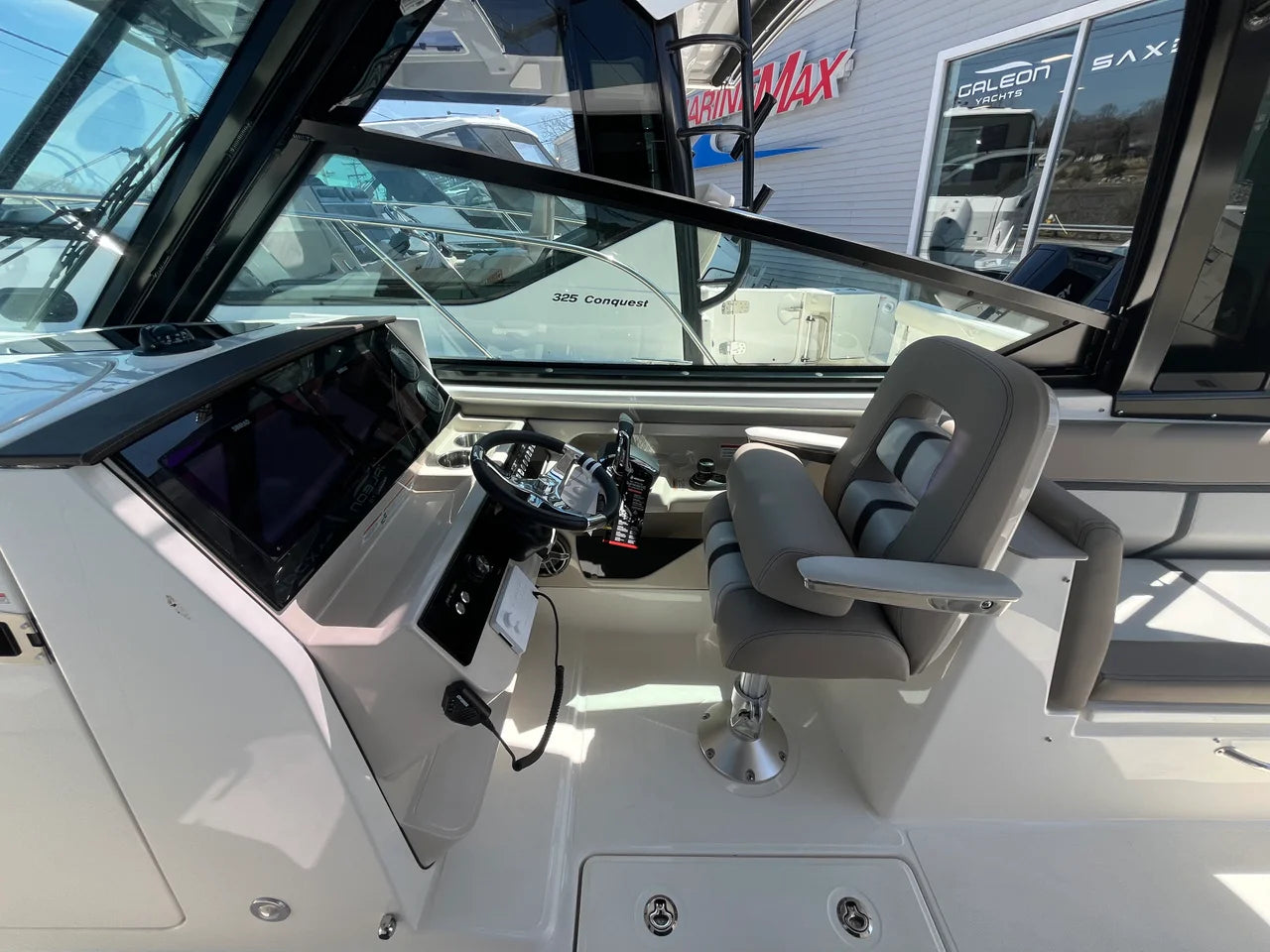 2026 Boston Whaler 330 Vantage 33.0 feet, Clearwater, Florida #18