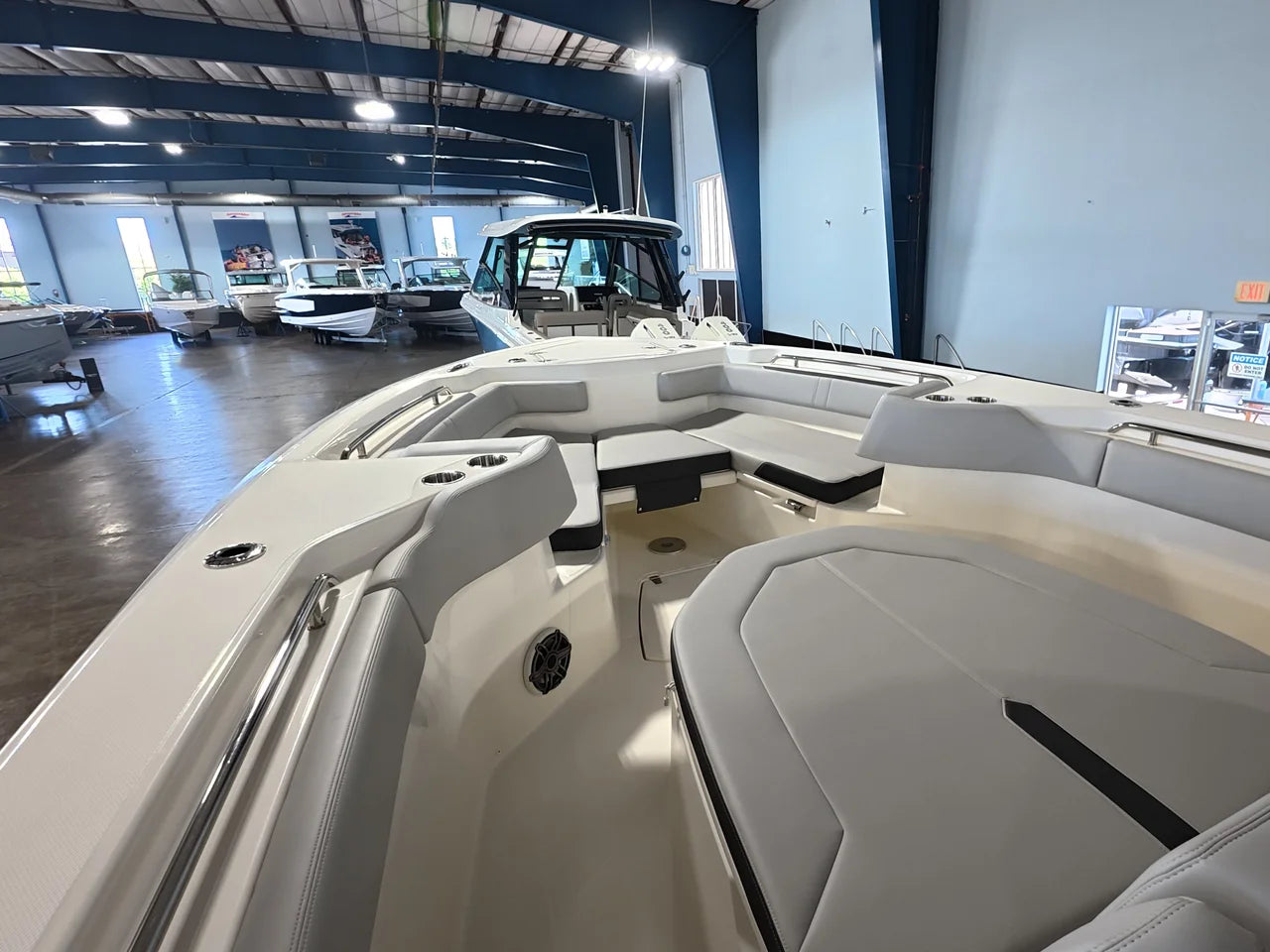 2026 Boston Whaler 330 Outrage 33.0 feet, Clearwater, Florida #18