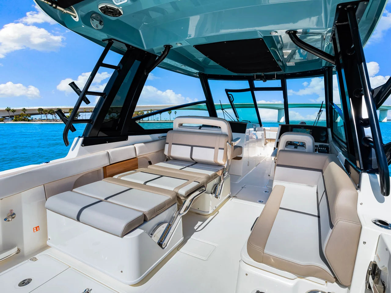 2026 Boston Whaler 330 Vantage 33.0 feet, Clearwater, Florida #33