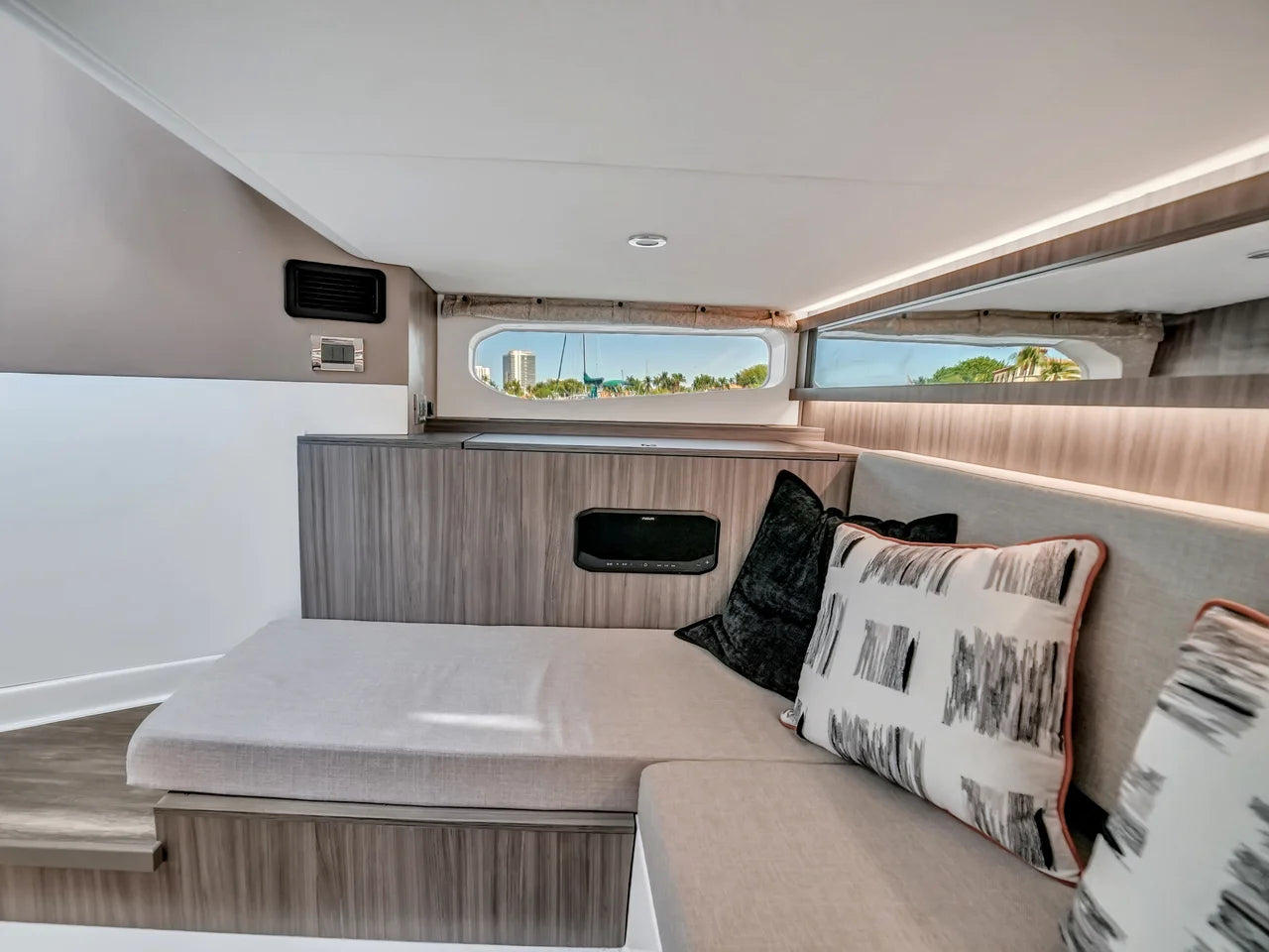2026 Sea Ray Sundancer 370 Outboard 37.0 feet, Clearwater, Florida #34