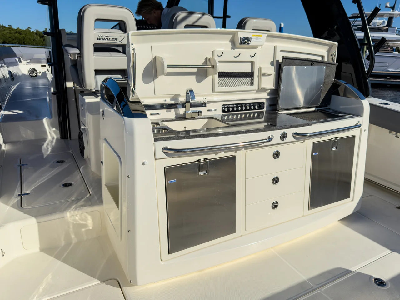 2026 Boston Whaler 420 Outrage 42.0 feet, Clearwater, Florida #9