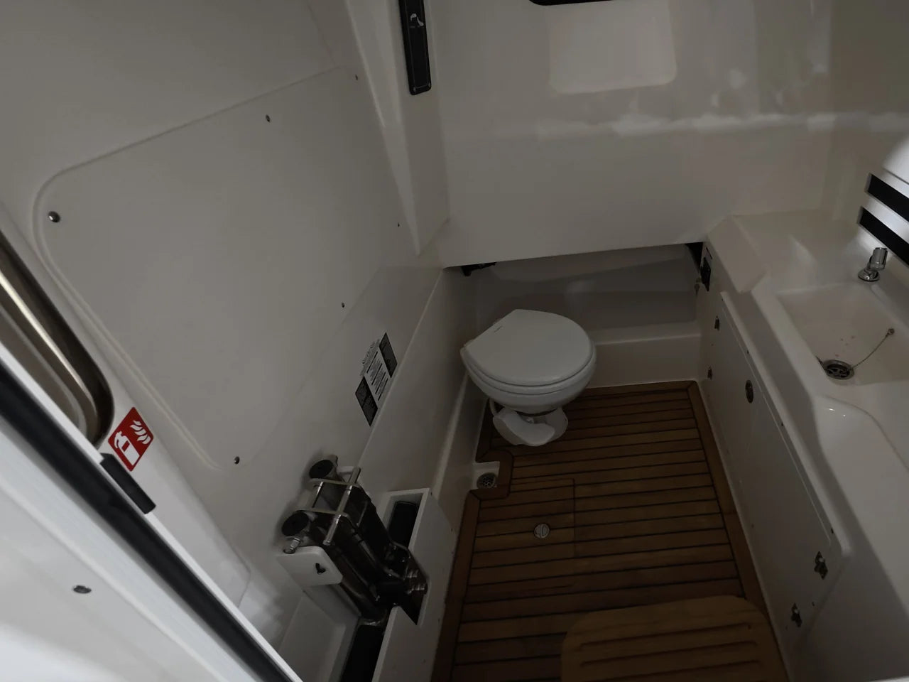 2026 Boston Whaler 330 Outrage 33.0 feet, Clearwater, Florida #24