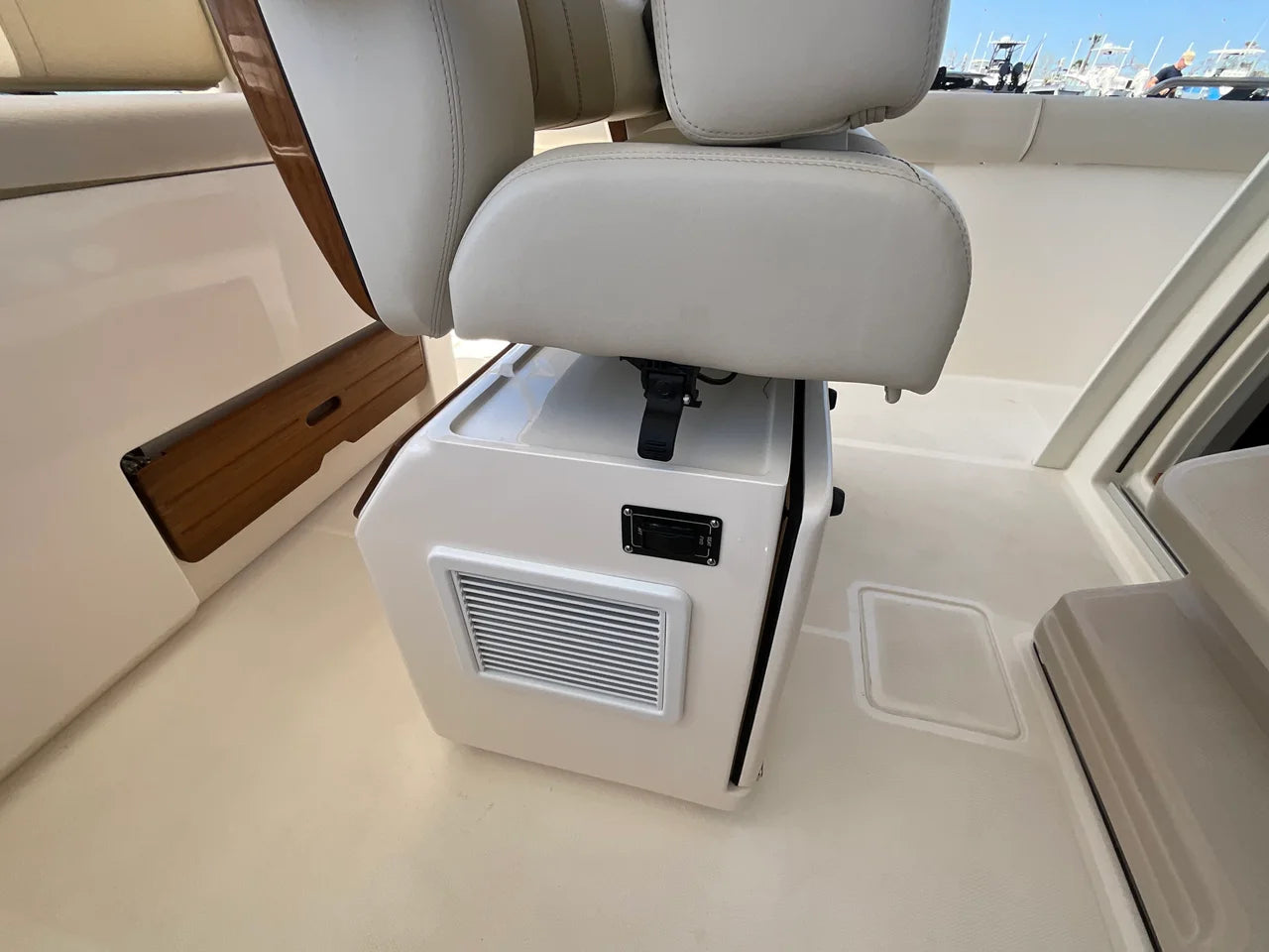 2026 Boston Whaler 350 Realm 35.0 feet, Clearwater, Florida #15