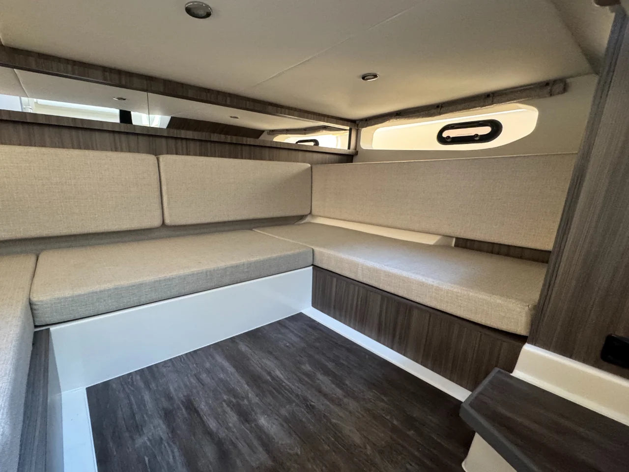 2026 Sea Ray Sundancer 370 Outboard 37.0 feet, Clearwater, Florida #31