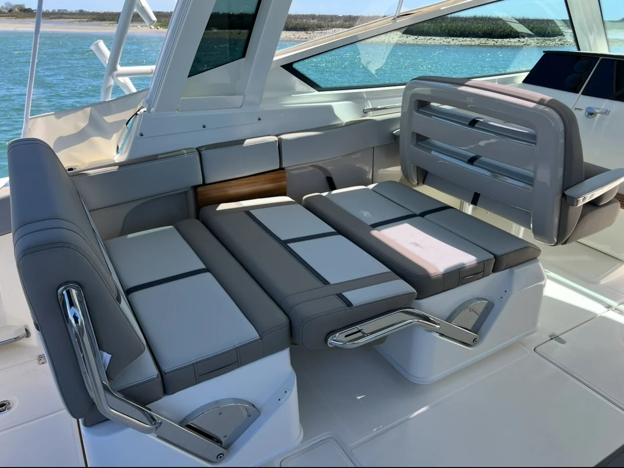2026 Boston Whaler 330 Vantage 33.0 feet, Clearwater, Florida #13