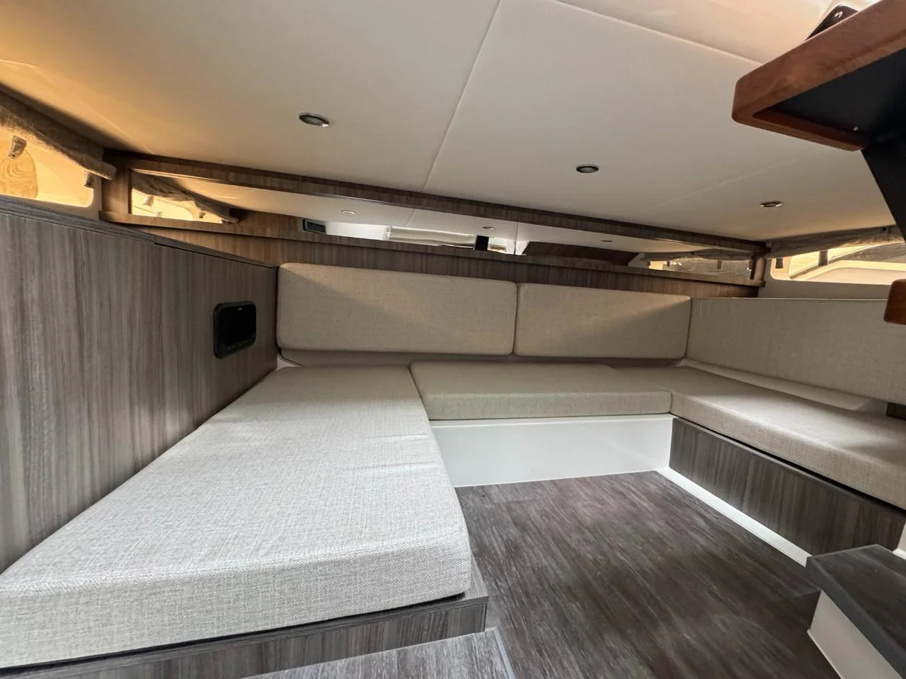 2026 Sea Ray Sundancer 370 Outboard 37.0 feet, Clearwater, Florida #54