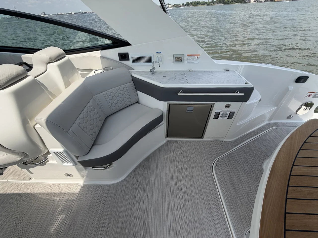 2026 Sea Ray Sundancer 320 Outboard 32.0 feet, Clearwater, Florida #47