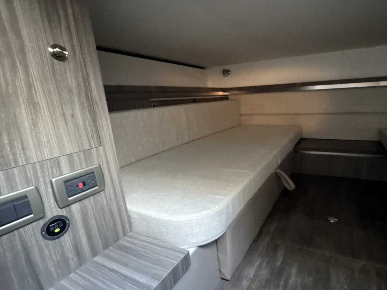2026 Sea Ray Sundancer 320 Outboard 32.0 feet, Clearwater, Florida #37