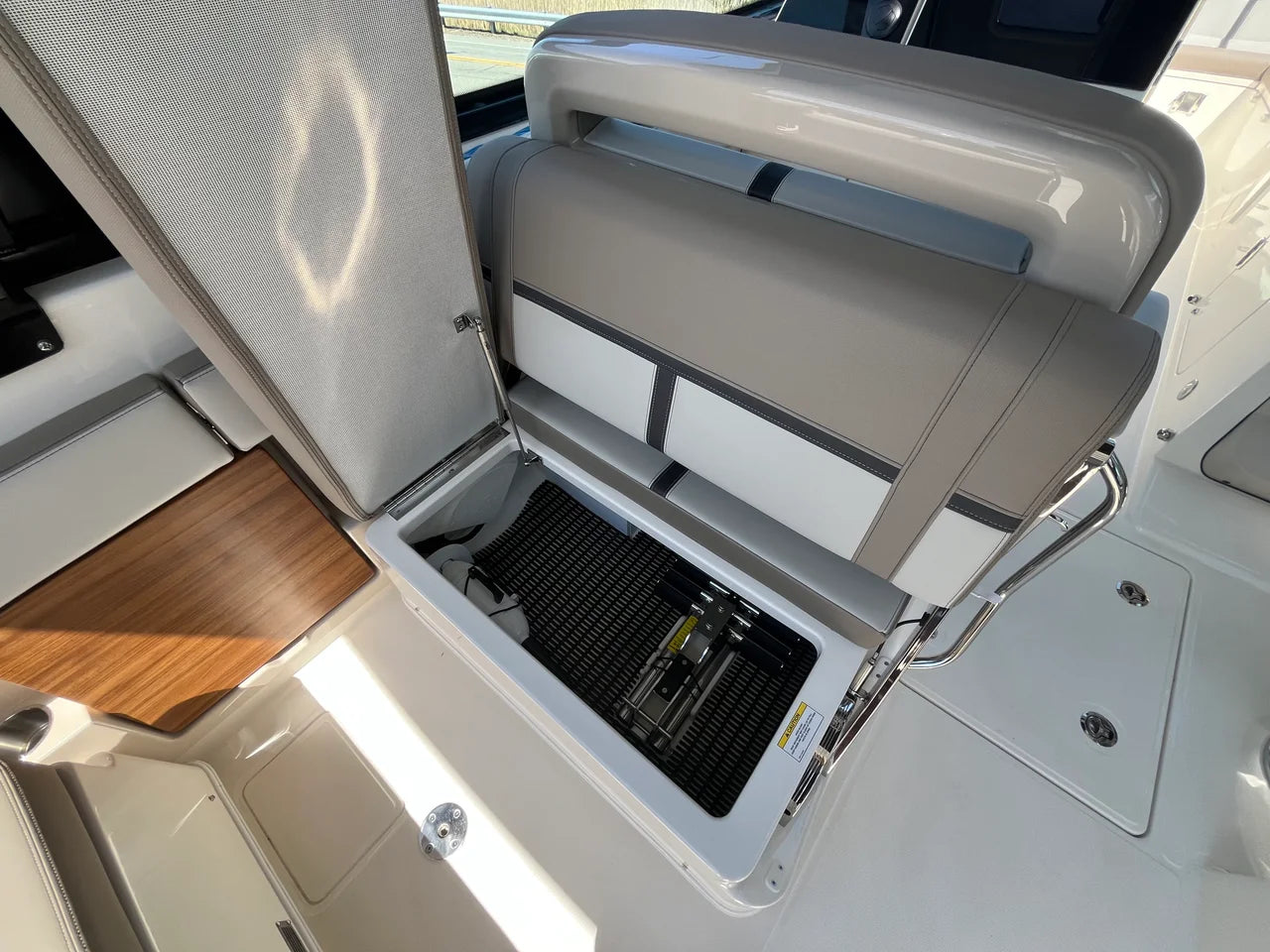 2026 Boston Whaler 330 Vantage 33.0 feet, Clearwater, Florida #14