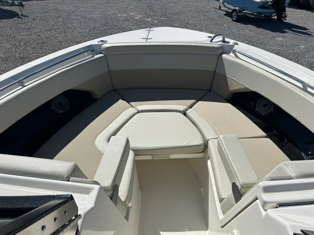 2026 Boston Whaler 280 Vantage 28.0 feet, Clearwater, Florida #24