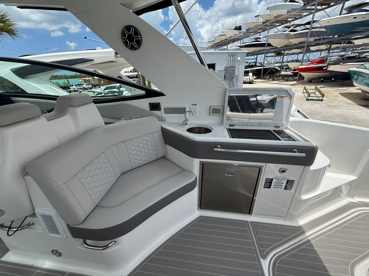 2026 Sea Ray Sundancer 320 Outboard 32.0 feet, Clearwater, Florida #36