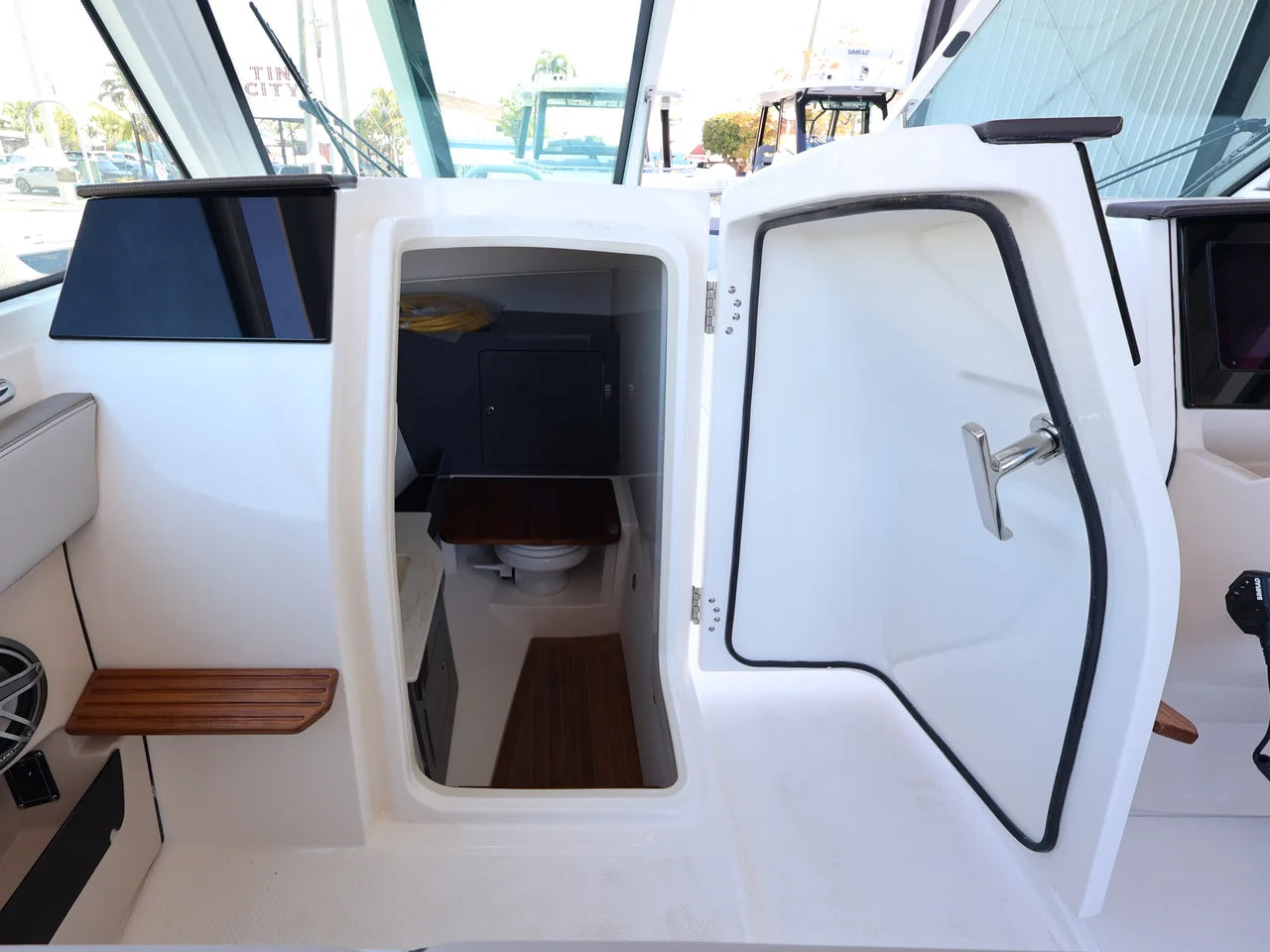 2026 Boston Whaler 330 Vantage 33.0 feet, Clearwater, Florida #23