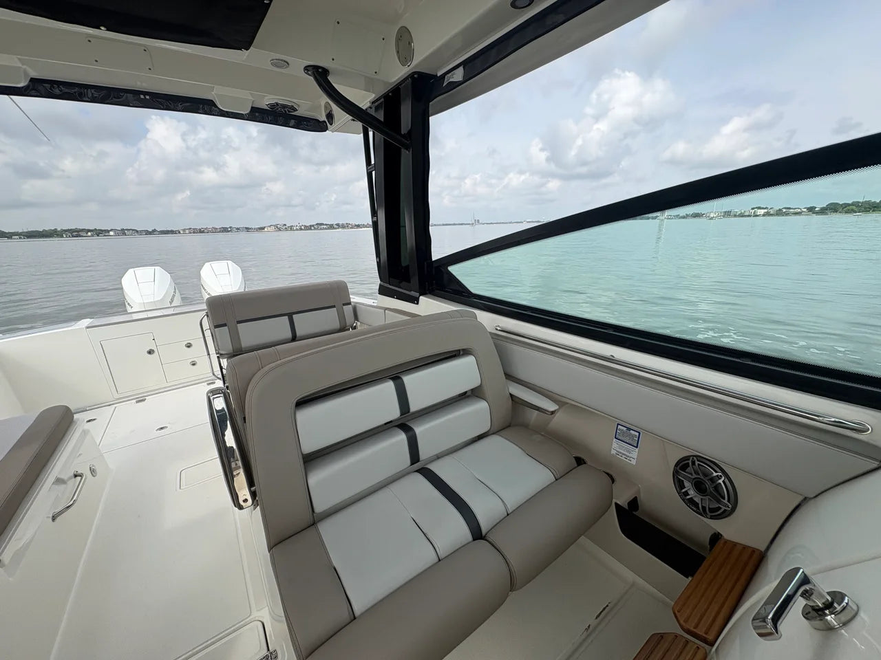 2025 Boston Whaler 330 Vantage 33.0 feet, Clearwater, Florida #30