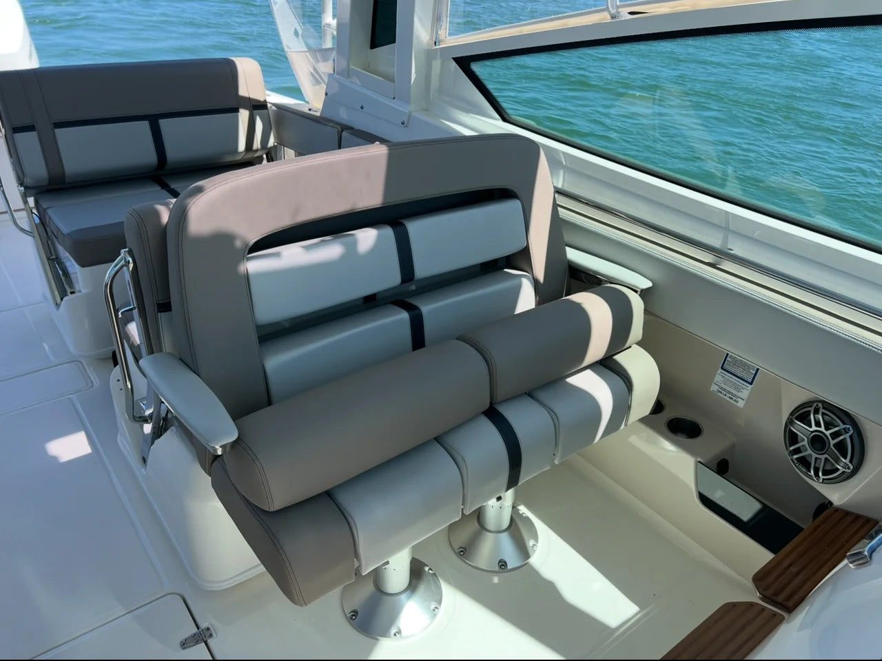 2026 Boston Whaler 330 Vantage 33.0 feet, Clearwater, Florida #11