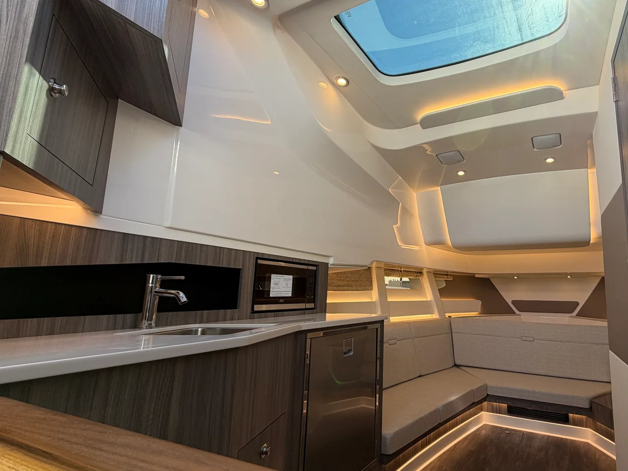2026 Sea Ray Sundancer 370 Outboard 37.0 feet, Clearwater, Florida #48