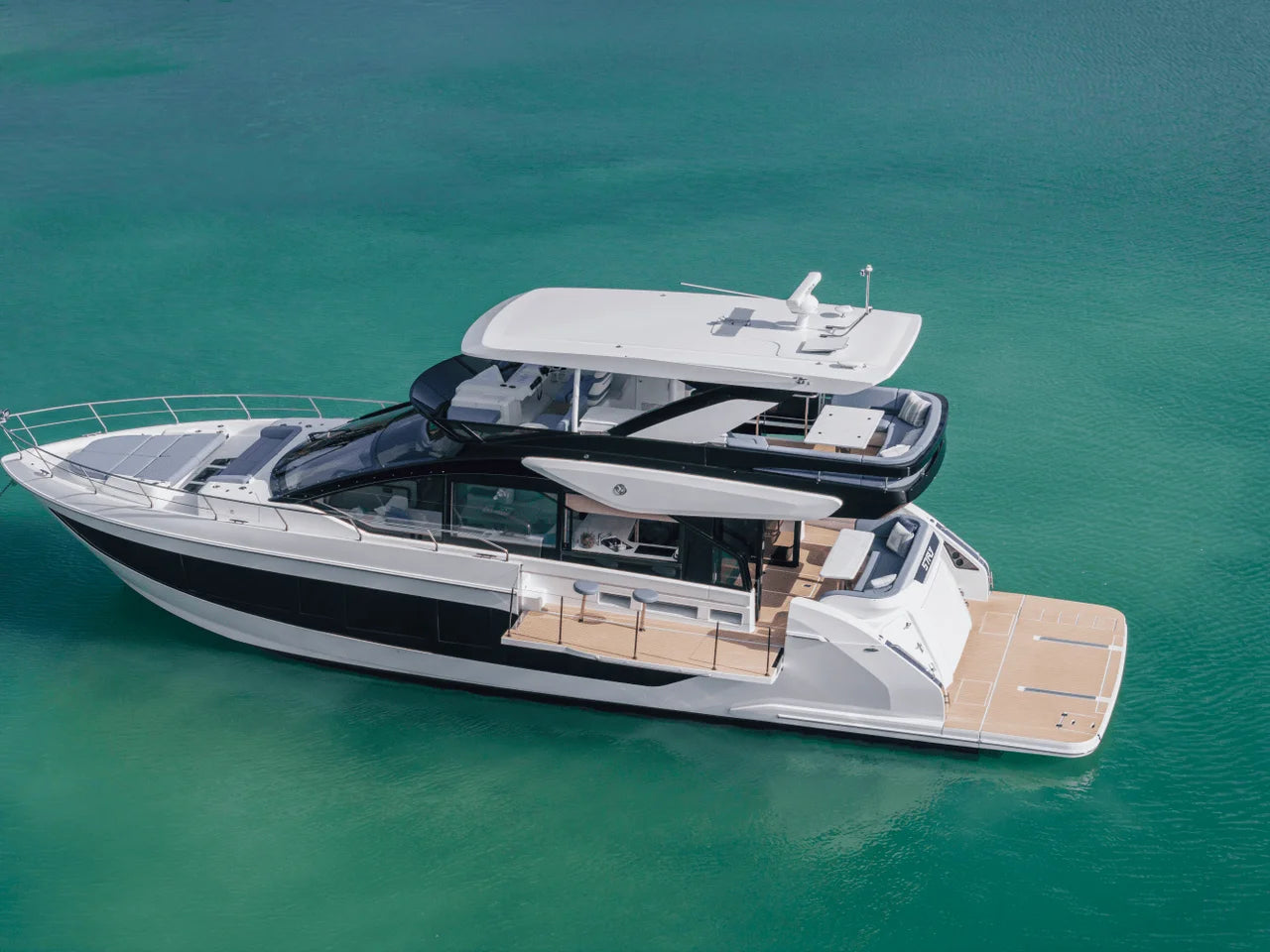 2026 Cruisers Yachts 57 FLY 57.0 feet, Clearwater, Florida #9