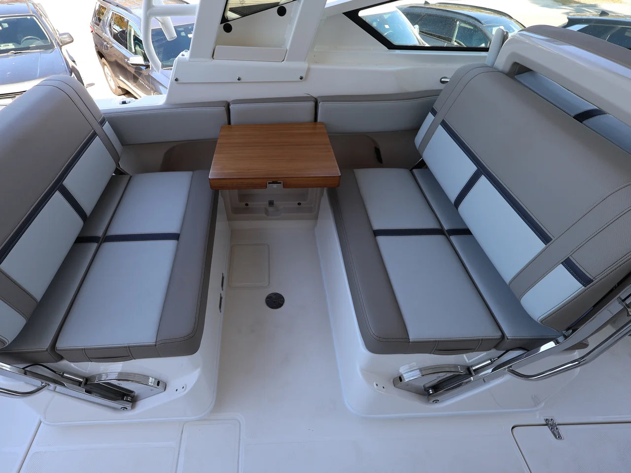 2026 Boston Whaler 330 Vantage 33.0 feet, Clearwater, Florida #17
