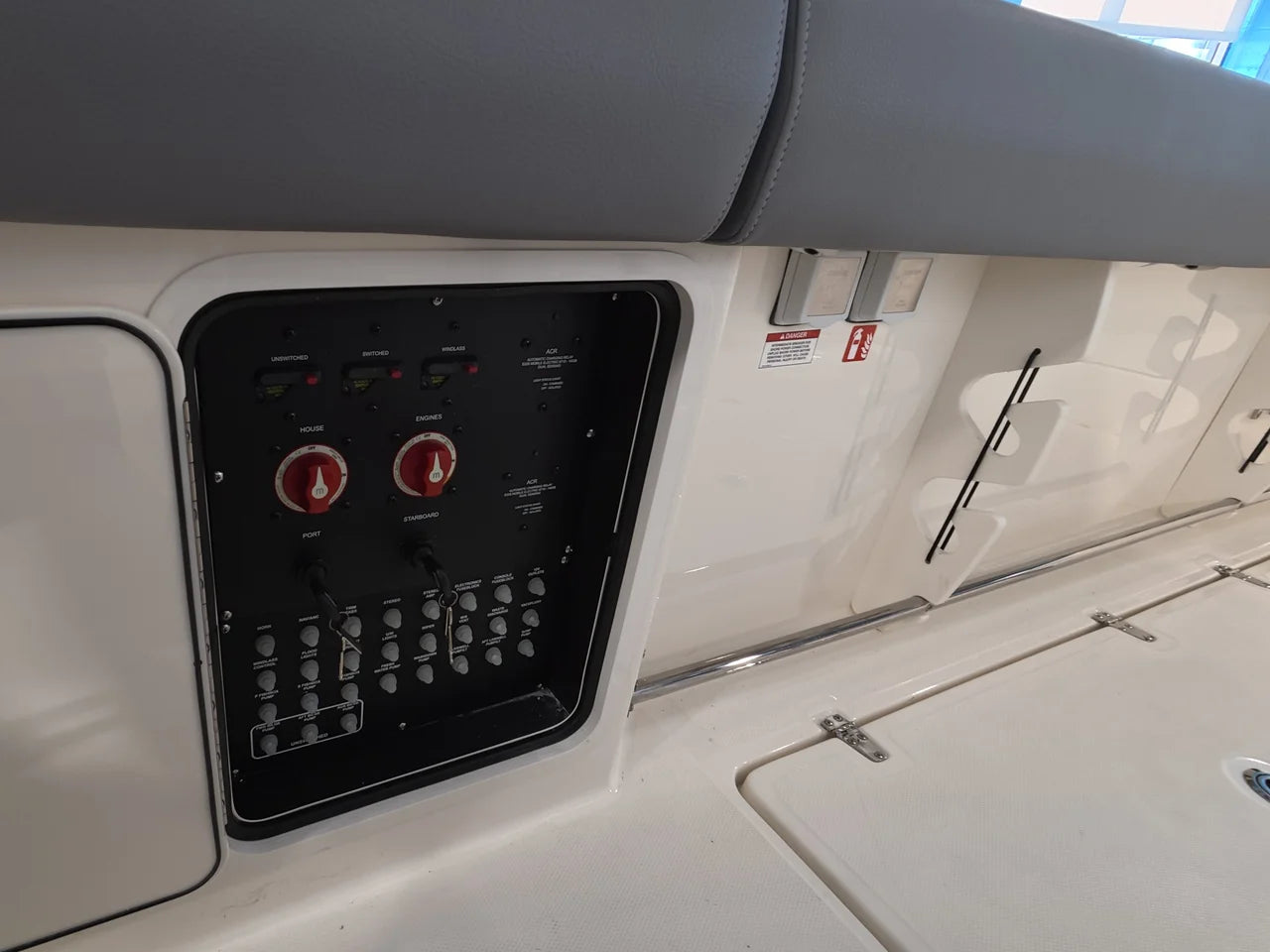 2026 Boston Whaler 330 Outrage 33.0 feet, Clearwater, Florida #11