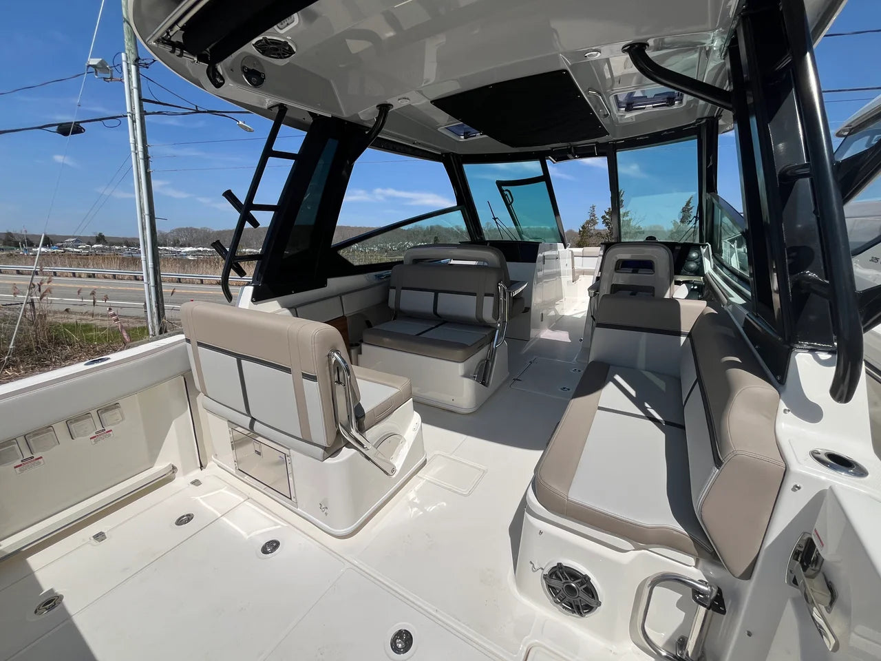 2026 Boston Whaler 330 Vantage 33.0 feet, Clearwater, Florida #6