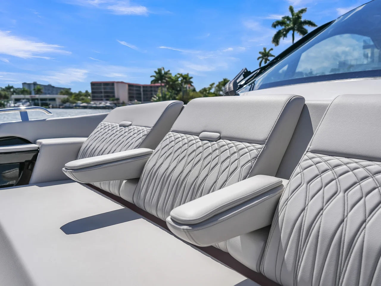2026 Sea Ray Sundancer 370 Outboard 37.0 feet, Clearwater, Florida #44