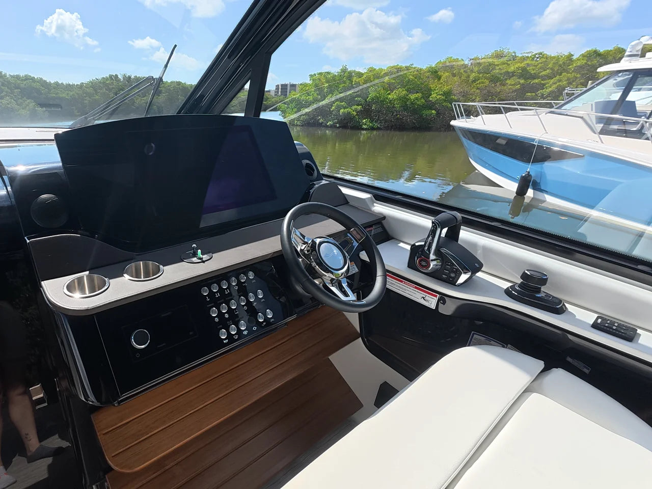 2026 Sea Ray Sundancer 370 Outboard 37.0 feet, Clearwater, Florida #13