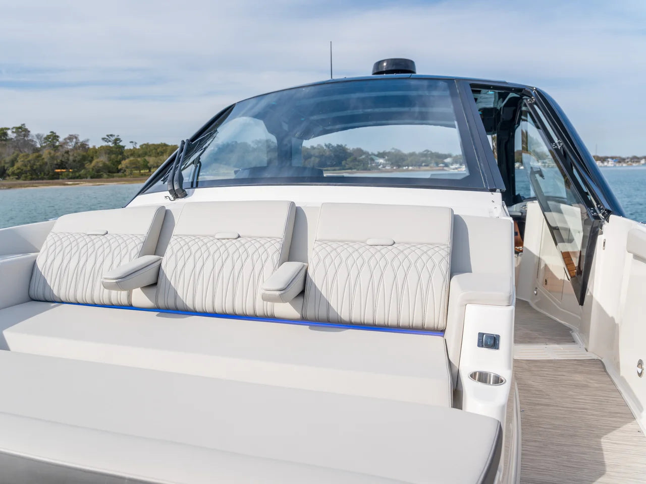 2026 Sea Ray Sundancer 370 Outboard 37.0 feet, Clearwater, Florida #40