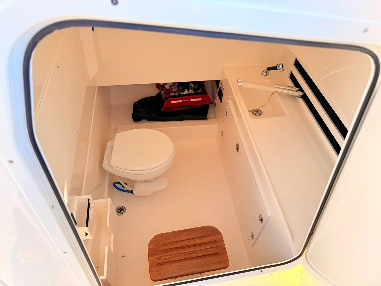 2026 Boston Whaler 330 Outrage 33.0 feet, Clearwater, Florida #40