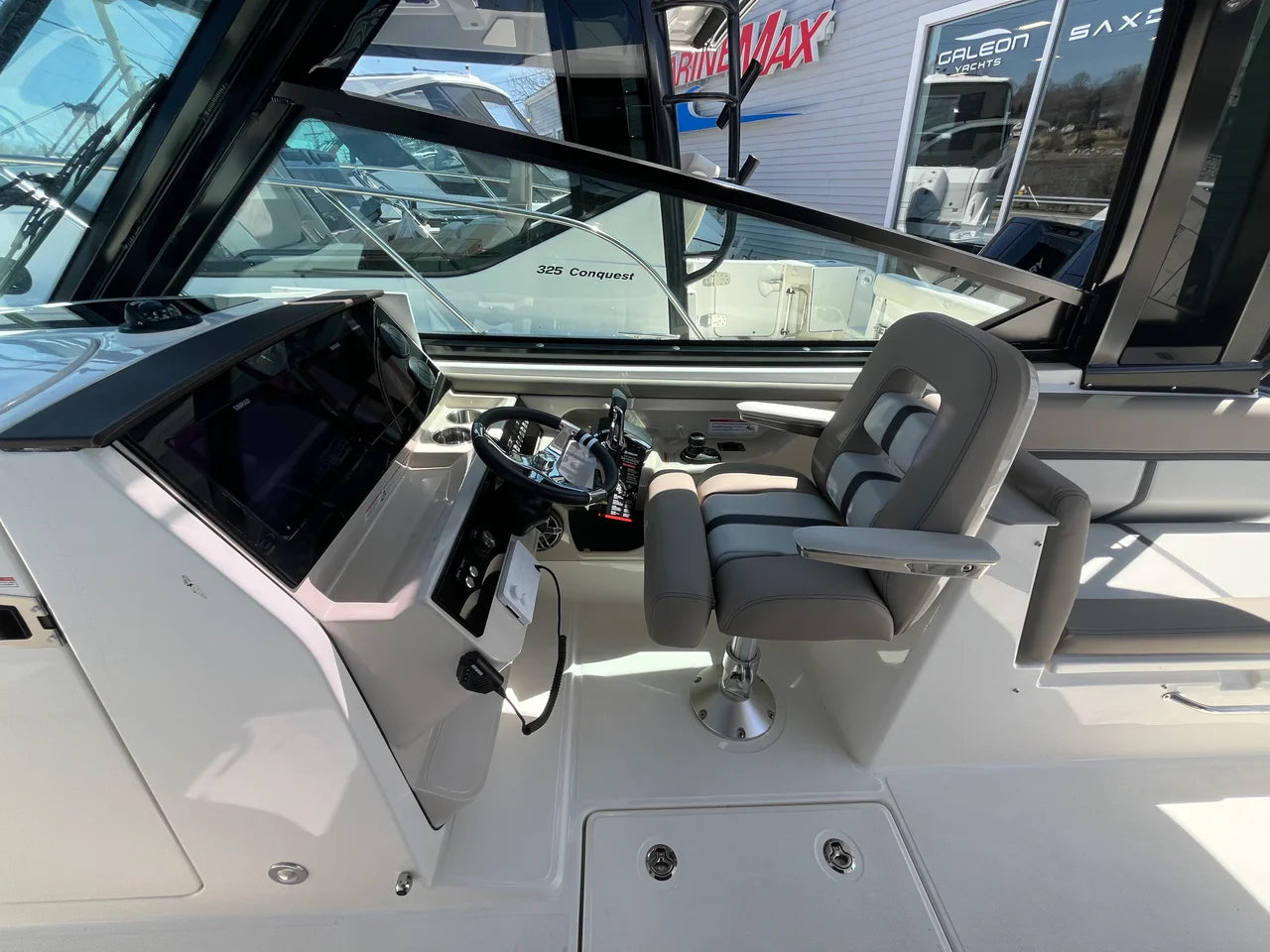 2026 Boston Whaler 330 Vantage 33.0 feet, Clearwater, Florida #17