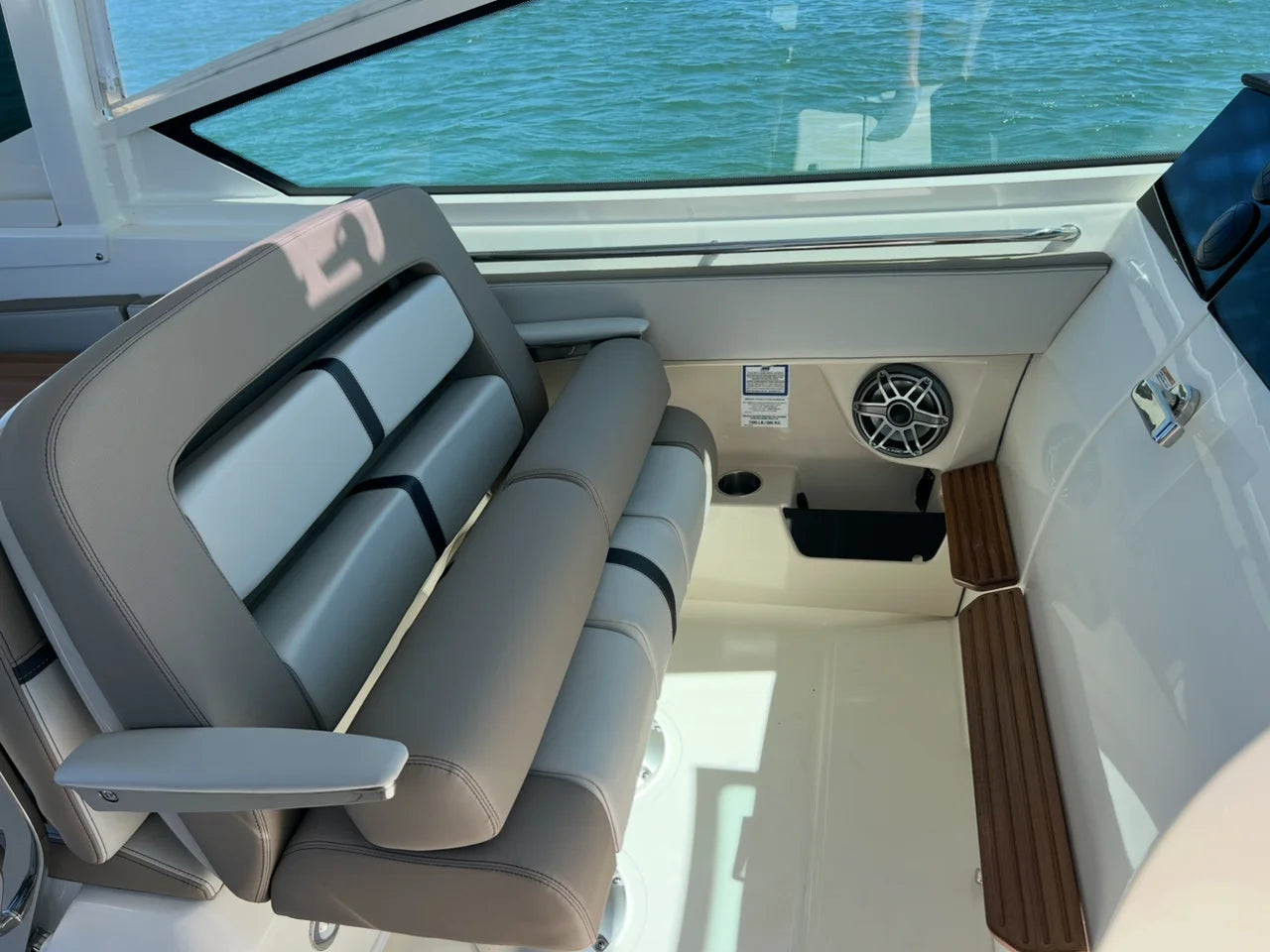2026 Boston Whaler 330 Vantage 33.0 feet, Clearwater, Florida #12