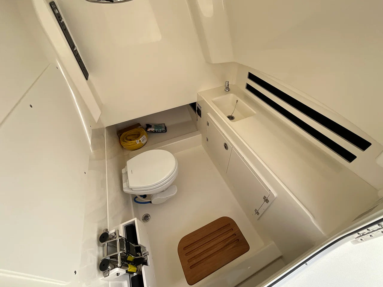 2026 Boston Whaler 330 Outrage 33.0 feet, Clearwater, Florida #26